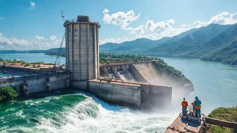 Central hidroeléctrica con paisaje natural y sostenibilidad