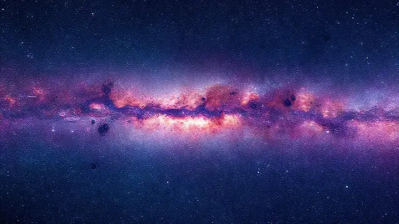 Galaxia brillante con estrellas y nebulosas