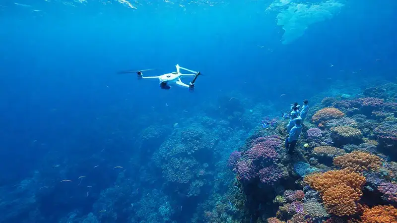 Tecnología marina futurista y drones submarinos