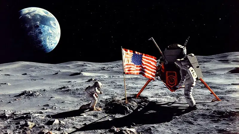 Astronautas plantan bandera en la Luna, 1969