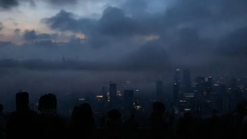 Ciudad contaminada con edificios y personas afectadas