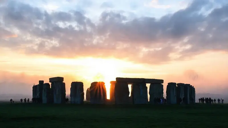Stonehenge al atardecer, misterio y belleza